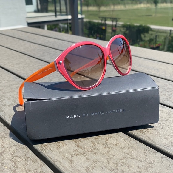 Marc by Marc Jacobs Sunglasses with case - Picture 2 of 3